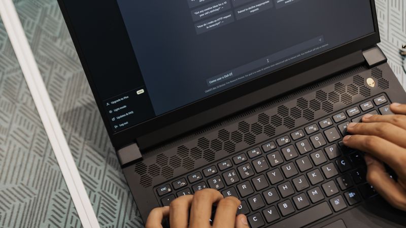使用笔记本电脑上的 AI 对话工具